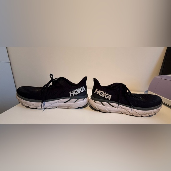 Hoka Men’s Black Clifton 7 One One - Picture 3 of 5